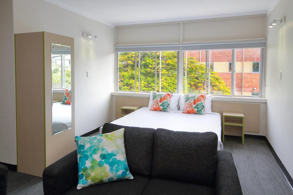 Palm Beach Hotel Gold Coast Room photo